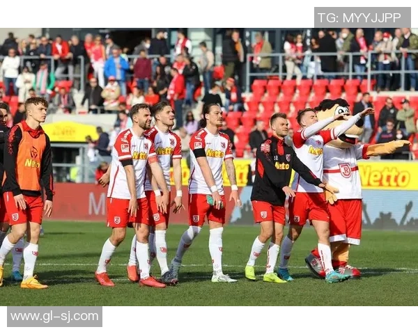 018雷根斯堡主场迎战汉堡期待精彩对决与激烈竞争 018雷根斯堡主场迎战汉堡期待精彩对决与激烈竞争